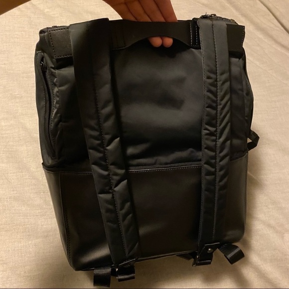 SOLD (145$) Lululemon spring fling backpack - Picture 5 of 16